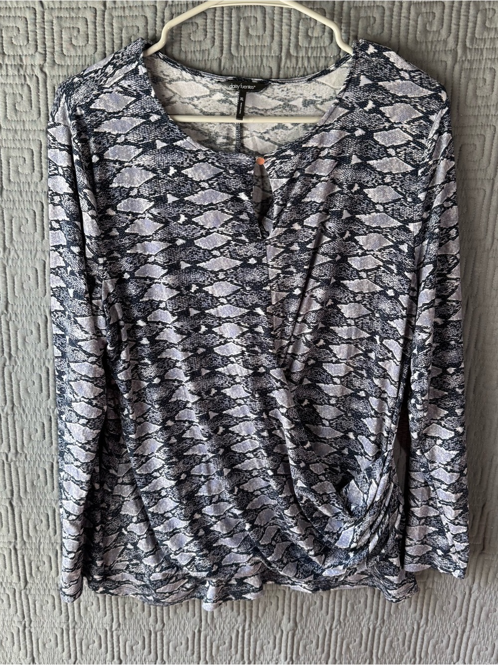 Daisy Fuentes Blouse Women’s XL Blue Grey Gray Wrap Top Animal Print